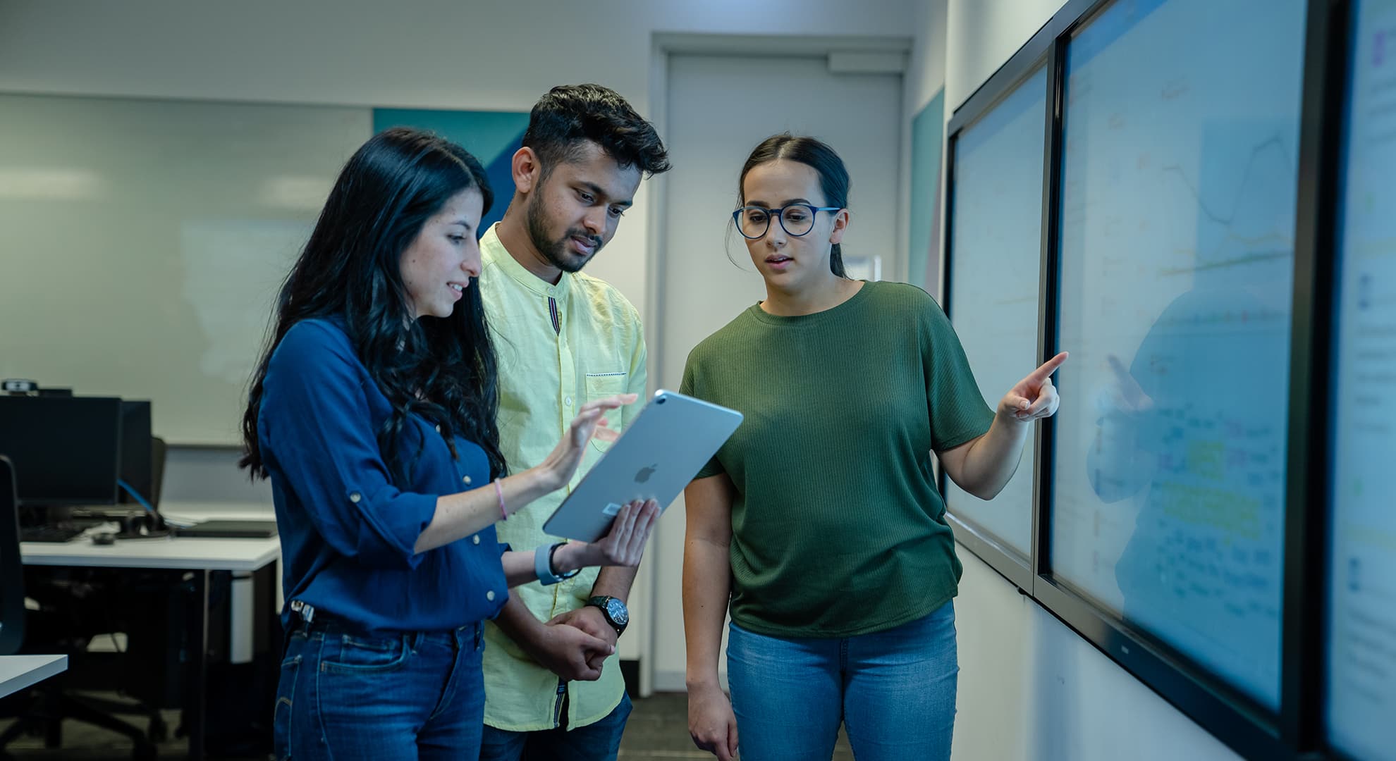 Students discussing an assignment