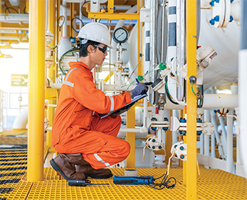 image of engineer working insitu