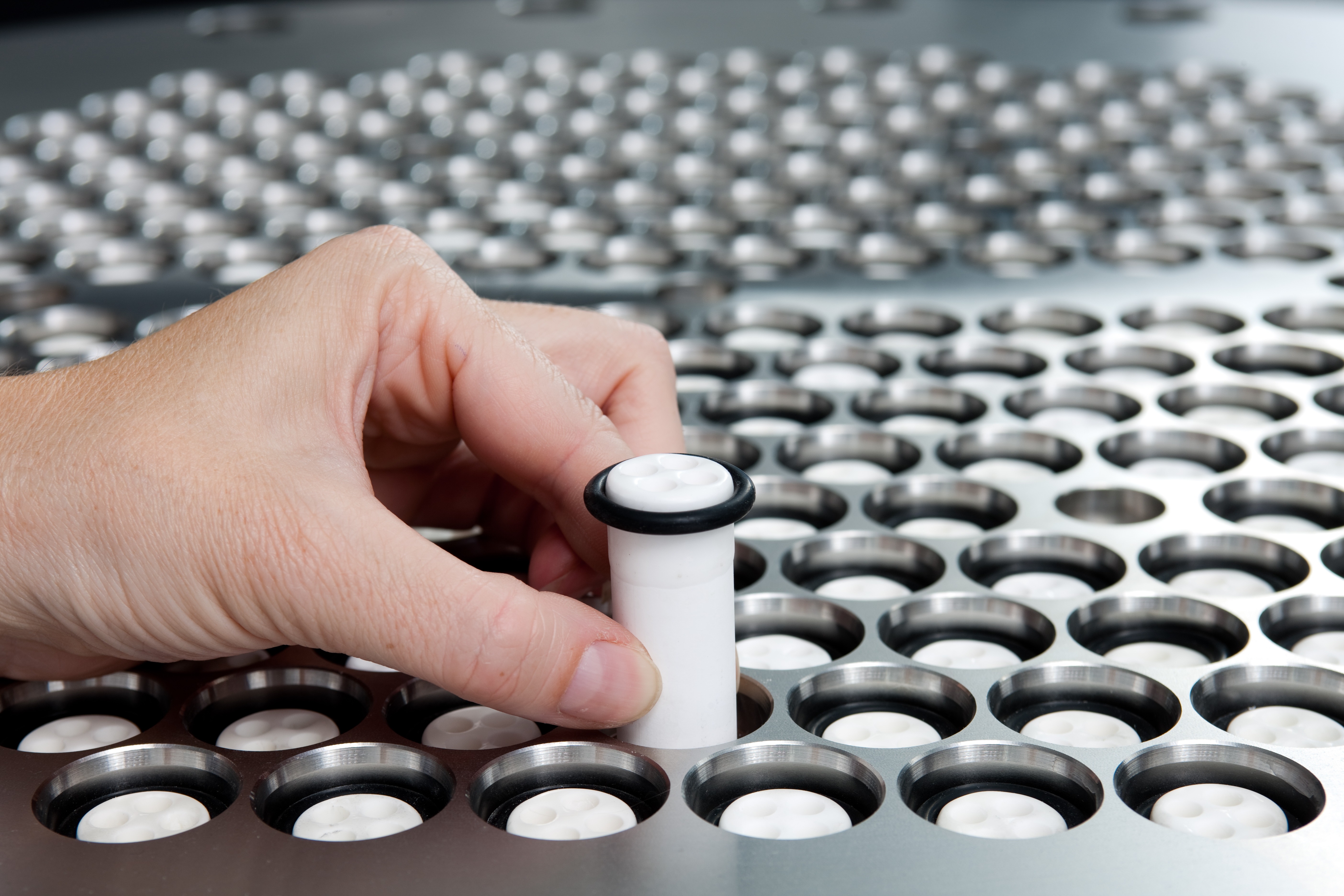 Filtration module with ceramic membranes for wastewater treatment