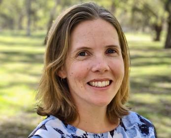 Dr Lizzy Lowe