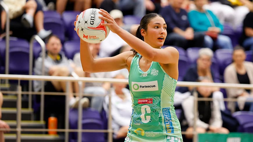 woman playing netball.